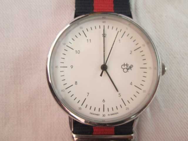 Маркови швейцарски и други часовници с различни цени.