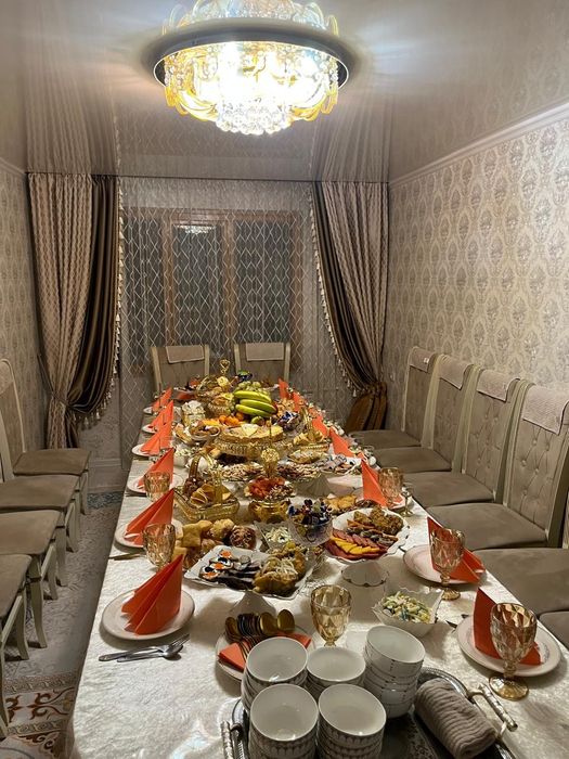 Стол со стульями