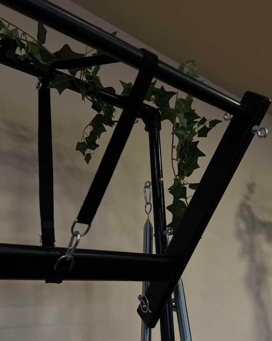 Vand aparate Reformer Pilates profesional cu turn, metal negru – aproape nou