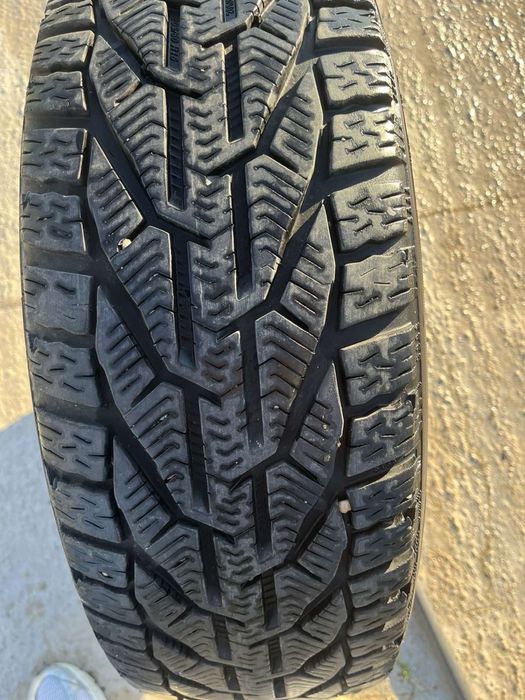 Продавам гуми с джанти в добро състояние – размер R16 205/60.