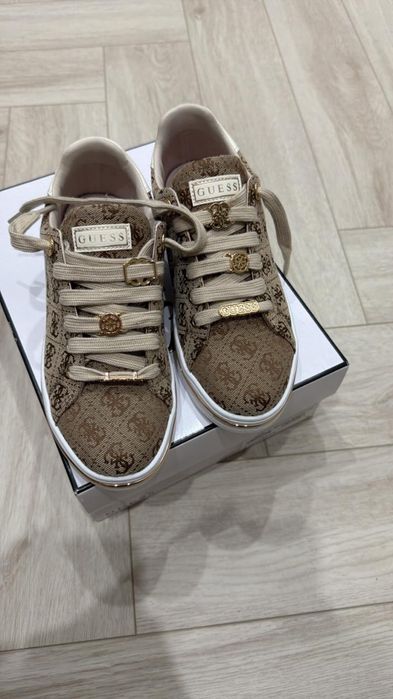 кроссовки , Guess новые