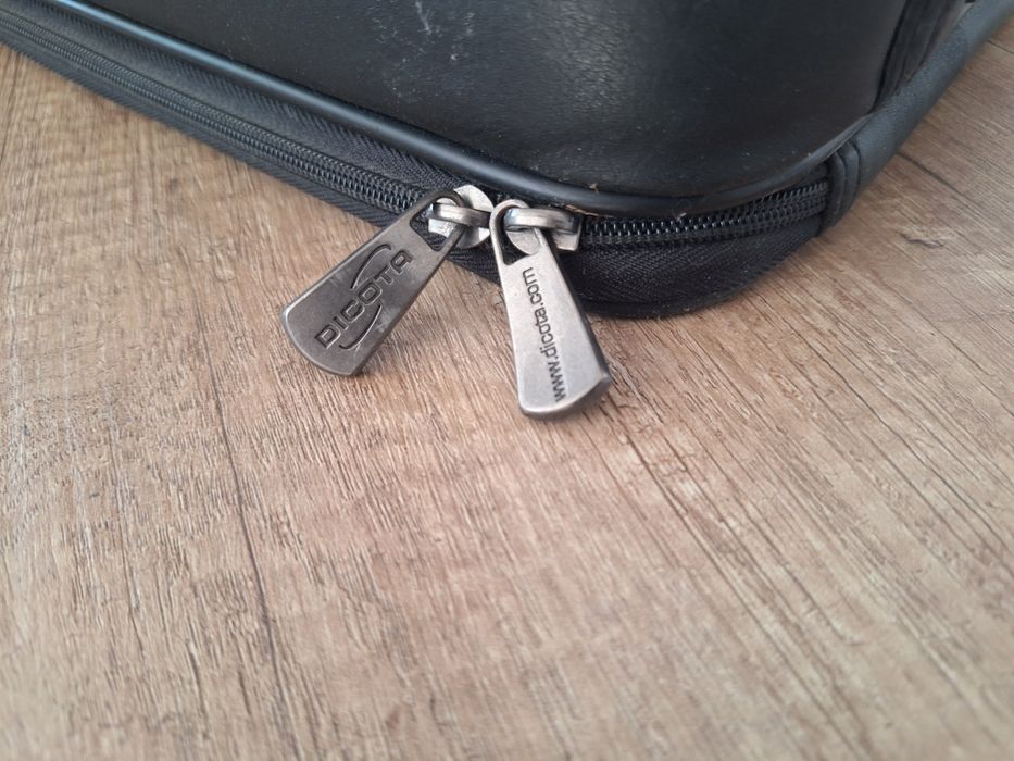 Кожена чанта за лаптоп