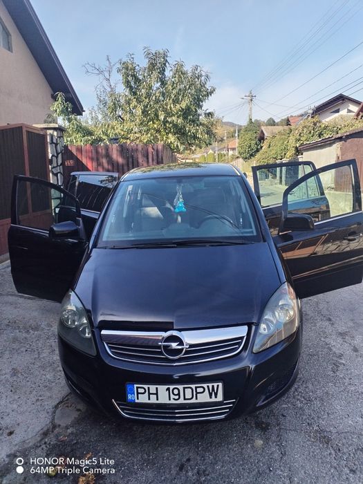 Vând Opel Zafira B din 2011