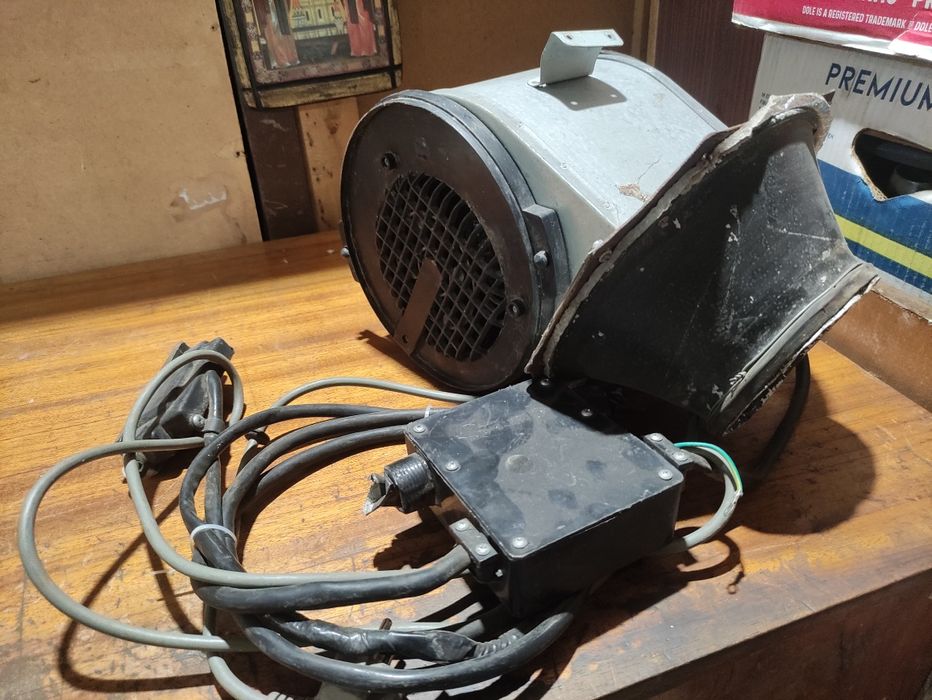 Центробежен вентилатор 190w
Работи отлично със бутони за управление.
М