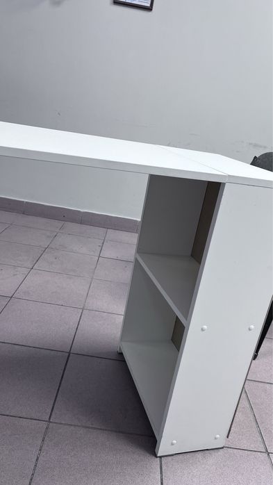 продается маникюрный стол в хорошем состоянии