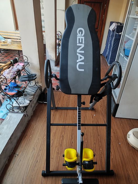 Ineversolniy stol   sotiladi naxtga