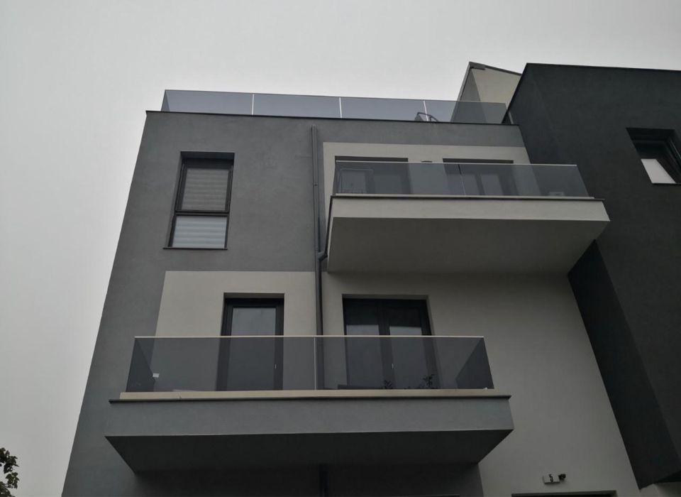 Balustradă Sticlă Securizată și Laminată – Montaj Profesional Inclus