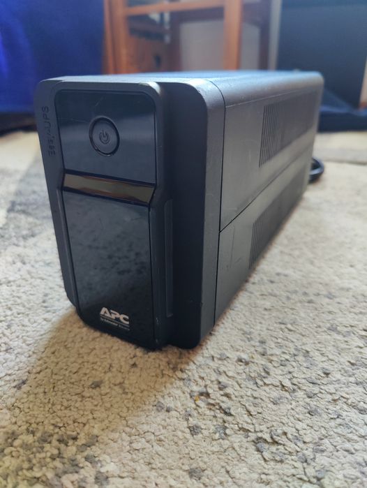 Vând Invertor UPS marca APC 700VA