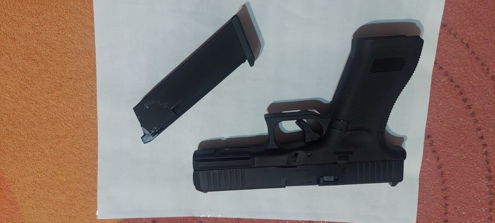 Airsoft  Glock17 Gen 5 Mos  gbb