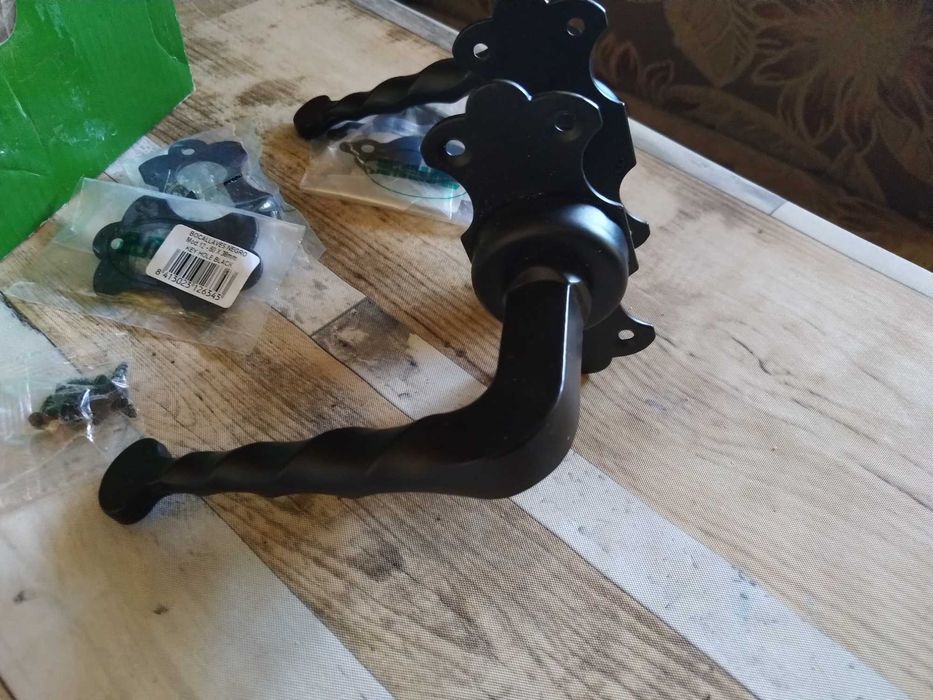 Масивна /тежка/ дръжка и брави обикновен ключ