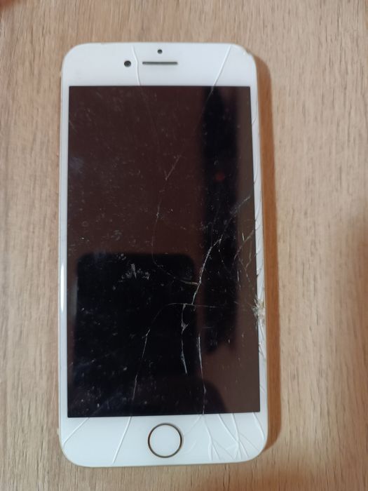 Vând iPhone 8 pentru piese