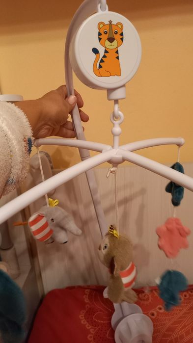 Carusel muzical pentru bebeluși