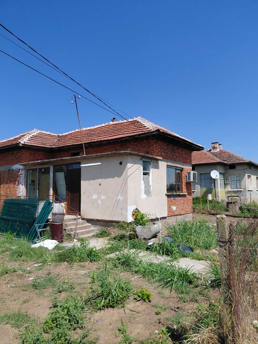 Къща в село Смирненски продава се