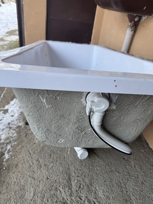 Vana cada fibra de sticla nefolosita cu scurgeri