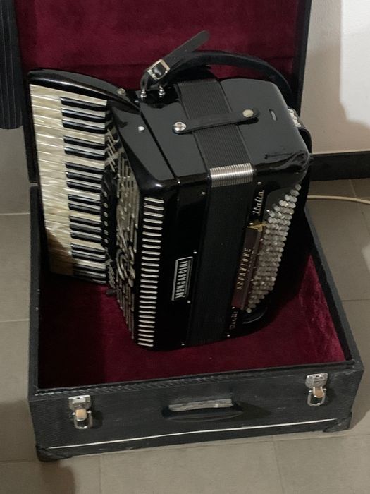 Acordeon Mengascini cu cameră + Amplificare