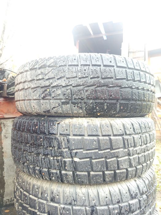 Резина 235/70/16 зима.