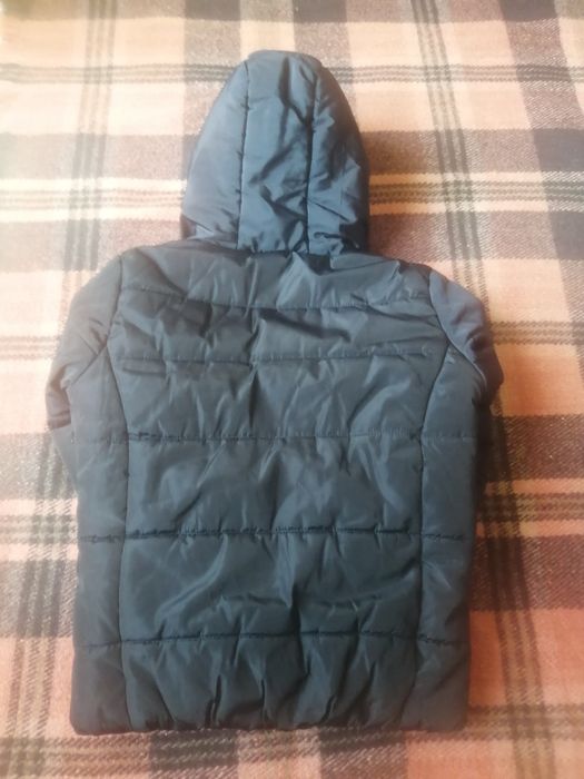 Яке с качулка, за есенно зимен сезон.