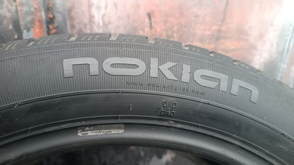 215/50/17 Nokian