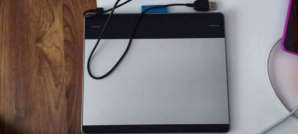 графичен таблет Wacom Intuos Pen Small (модел CTL-480).