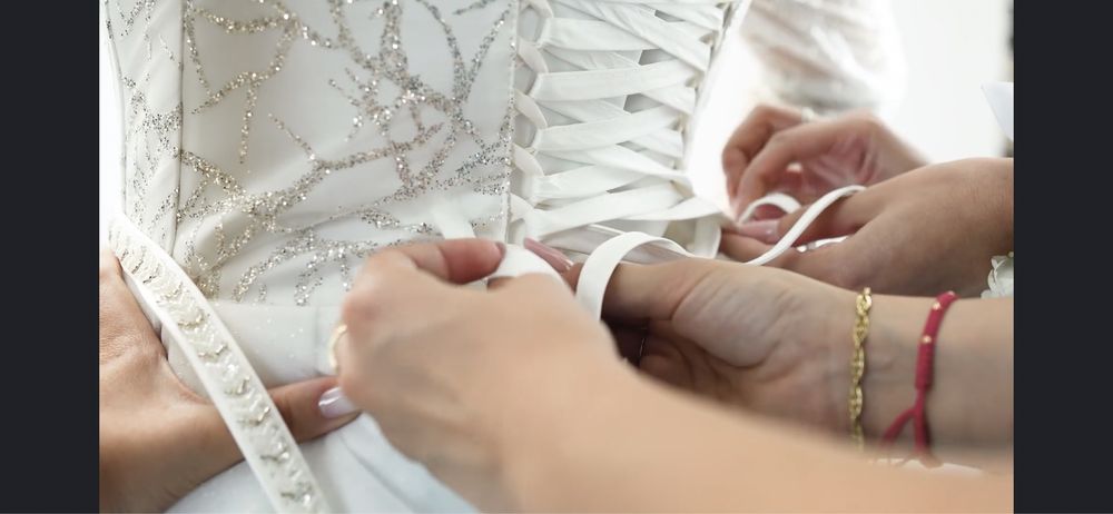 Vand rochie de mireasa tip printesa