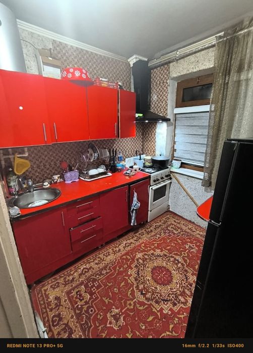 3 xonali kv sotiladi