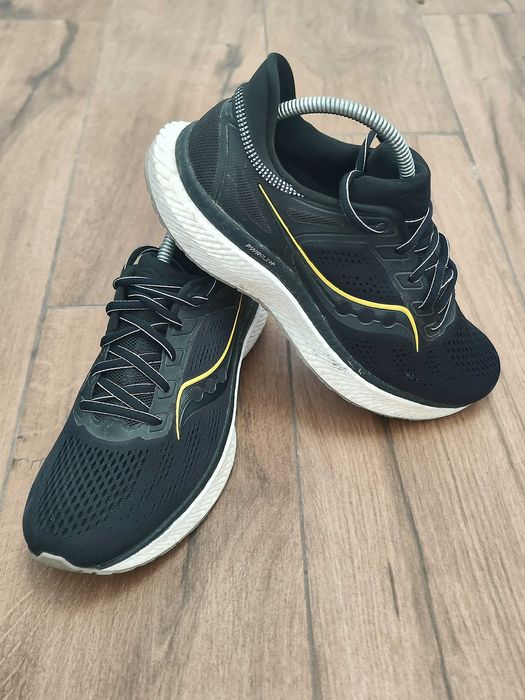 Маратонки Saucony Hurricane 23