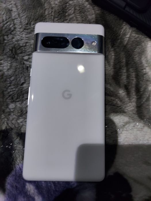 Продам пиксель 7 про разбит торг уместен