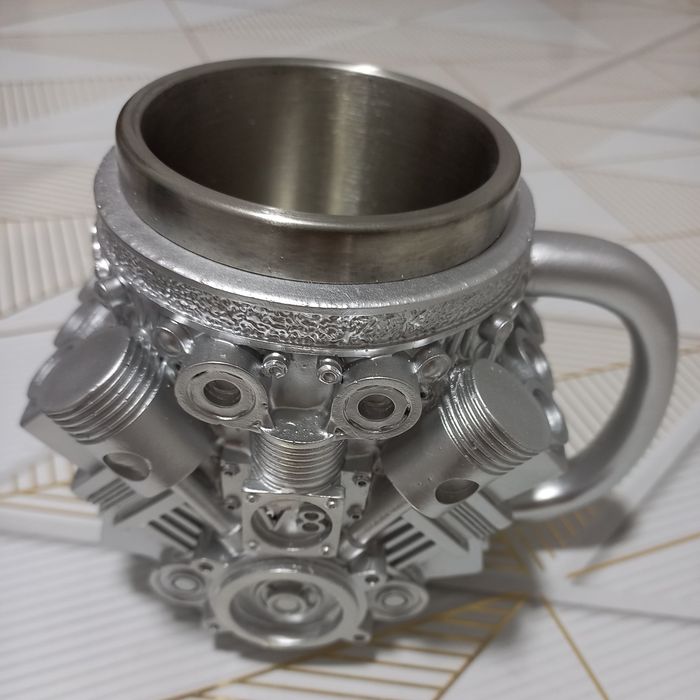 Кружка v8 отличный подарок