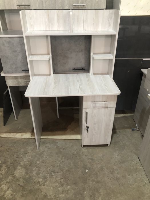 Письменный стол