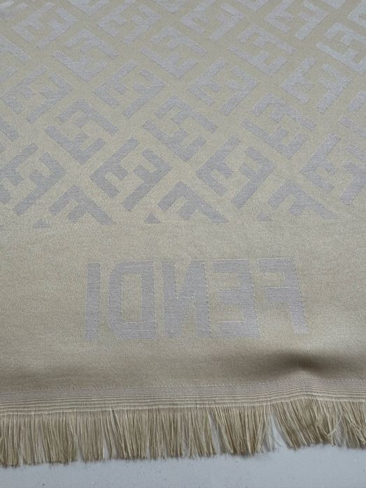 Fendi-Чисто нов дамска автентичен копринени шал