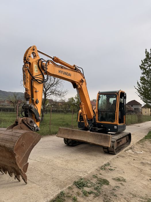 Excavator hyundai 8 tone