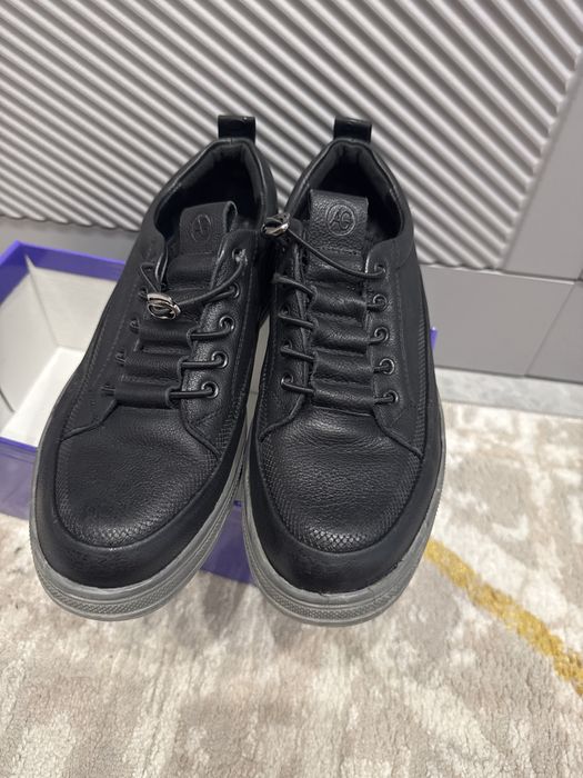 Обувь на мальчика  36 -38 размеры