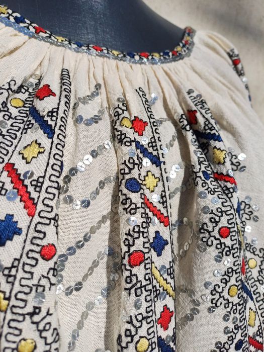 Vind costume populare și ii