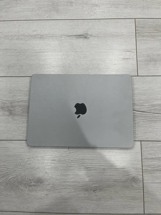 MacBook Air (M2, 2022)