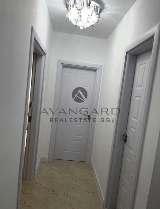 Продава се Тристаен апартамент в Пловдив, Остромила - 104 кв.м за 2279 €/кв.м - Снимка #12