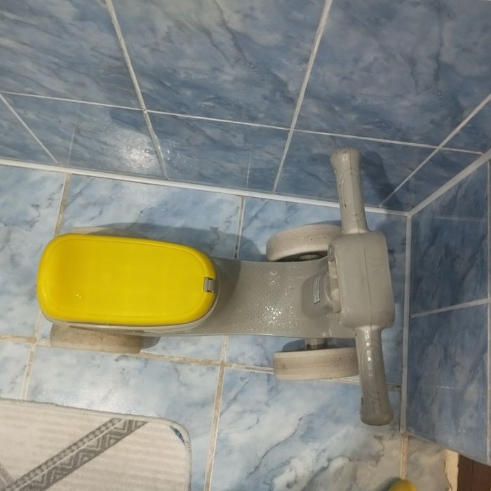 Продам детскую машинку недорого