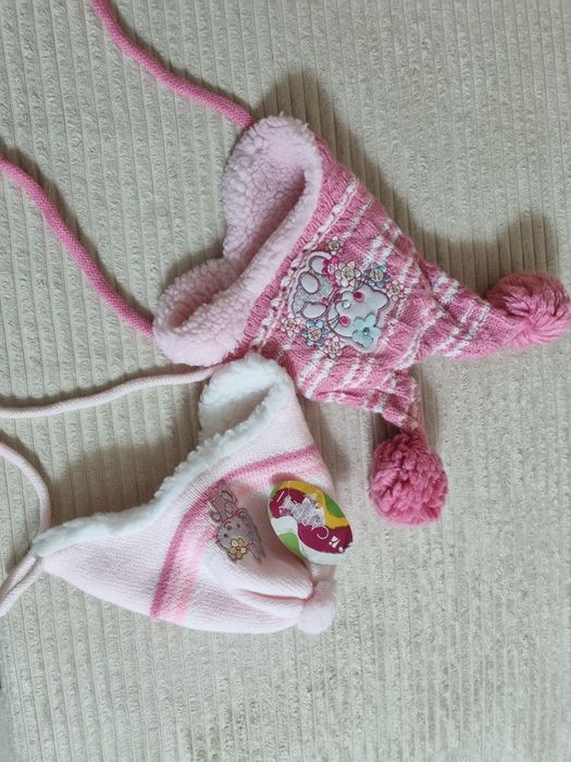 Продам шапочки на девочку