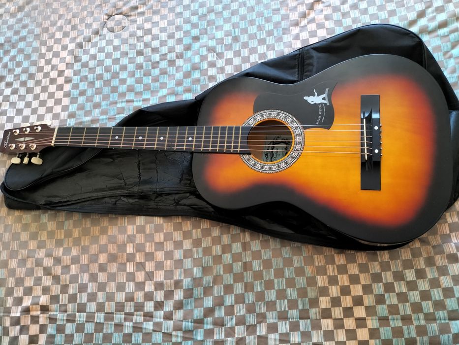 Продам гитару дорого