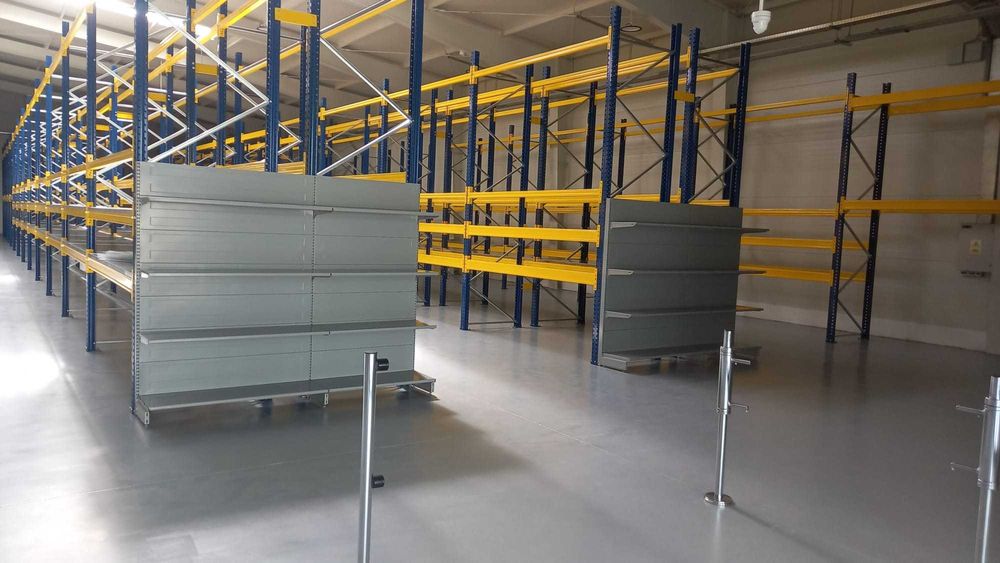 Vând rafturi industriale metalice noi