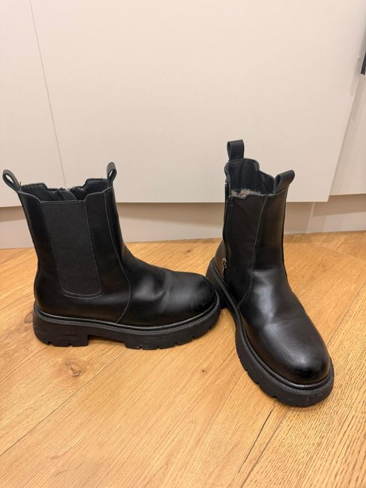 Продам Обувь 36/37 ботинки , босоножки