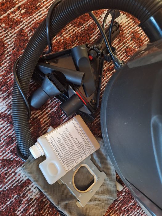 Моющий пылесос LG Hippo