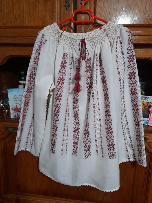 Ie traditionala tesuta manual la razboi.