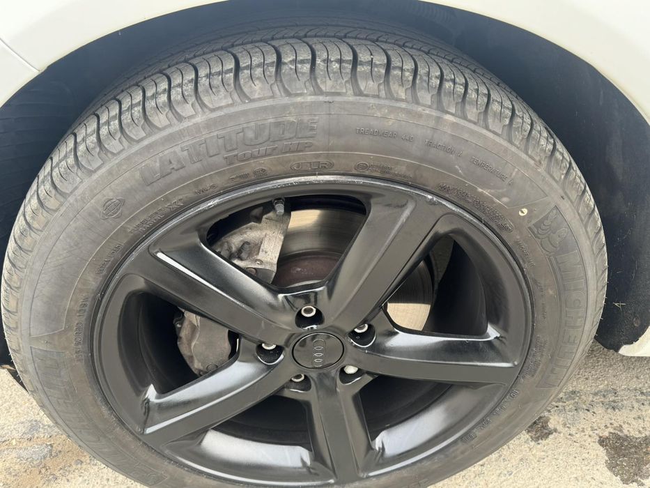 Комплект Гуми с джанти оригинални 20 ки. За audi q7.   5×130.255 50 20 . Размер гуми мишелин като нови но стар дот.