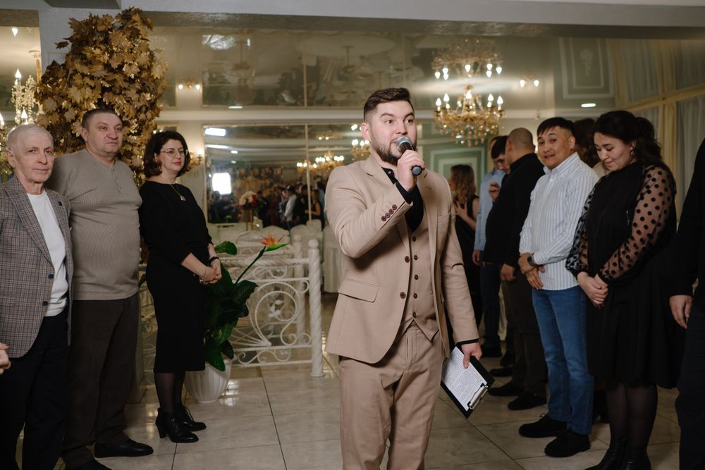 Ведущий, тамада, вокалист