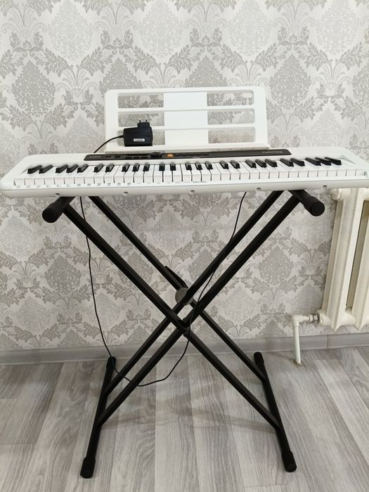 Синтезатор с подставкой