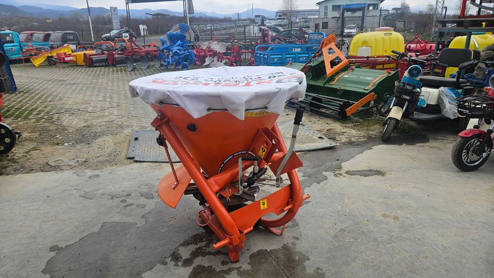 Distribuitor ingrasaminte nisip sare 200L nou Agramix