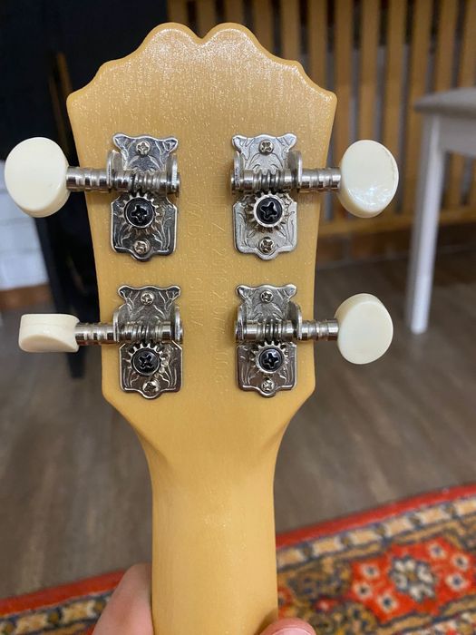 Продаю укулеле в хорашом состаяни