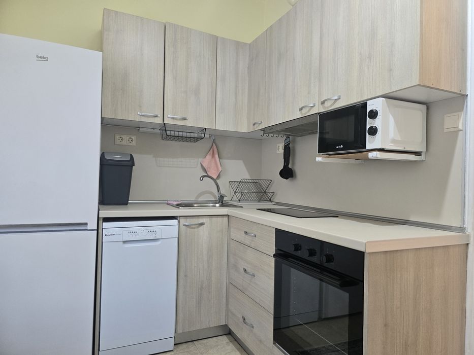 Дава се под наем Тристаен апартамент в Бургас, Център - 70 кв.м за 510 € - Снимка #3