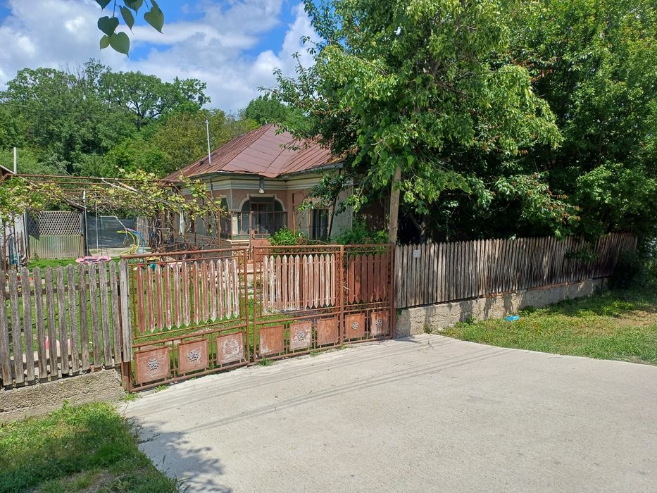 ‼️Teren intravilan/ casă nelocuibilă 1200mp situată în centrul comunei