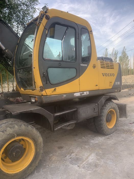 Volvo 130. Sotiladi.